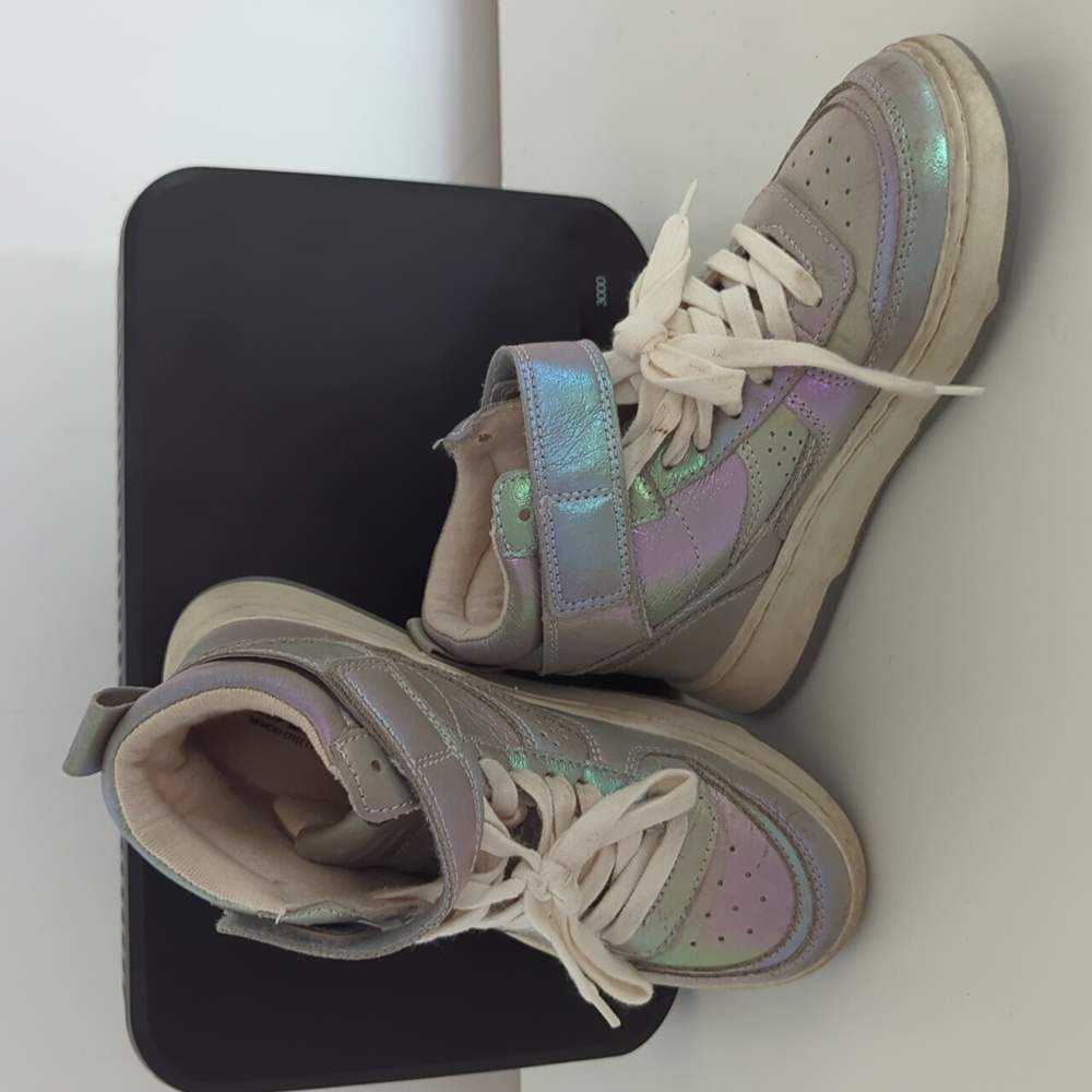 Free * Kids Iridescent High-Top Sneakers